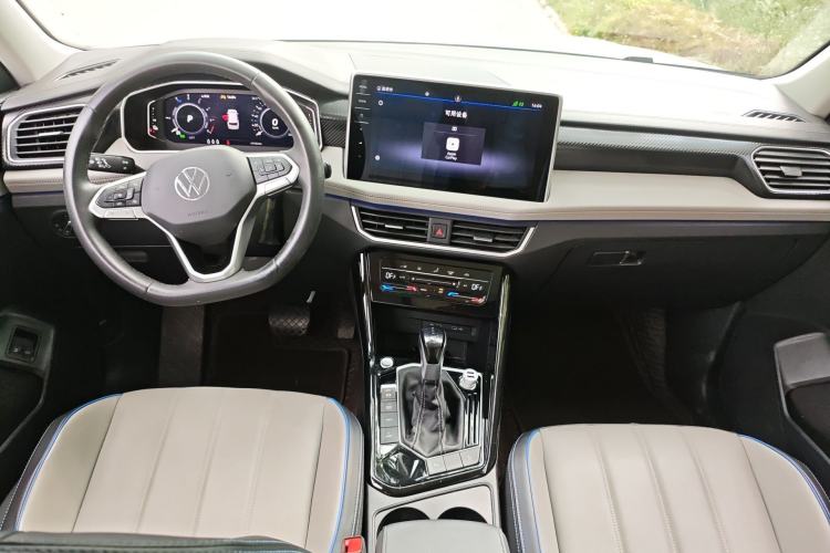 Used Volkswagen Tayron GTE Plug-in Hybrid 2023 280TSI Luxury Plus Advanced Edition Center Console