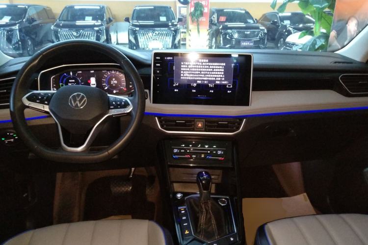 Used Volkswagen Tayron GTE Plug-in Hybrid 2023 280TSI Luxury Plus Advanced Edition Center Console