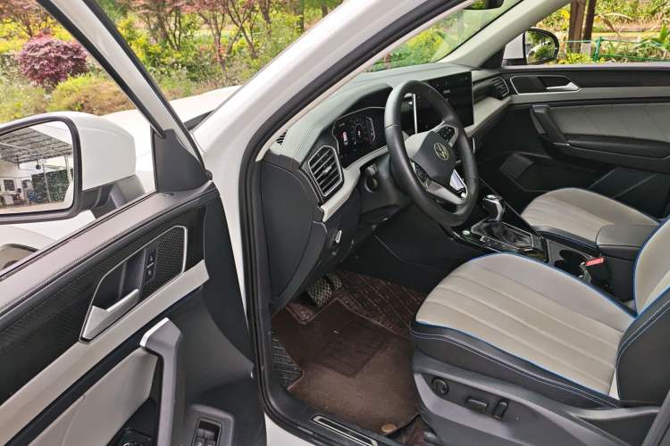 Used Volkswagen Tayron GTE Plug-in Hybrid 2023 280TSI Luxury Plus Advanced Edition Driver Seat