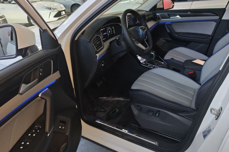 Used Volkswagen Tayron GTE Plug-in Hybrid 2023 280TSI Luxury Plus Advanced Edition Driver Seat