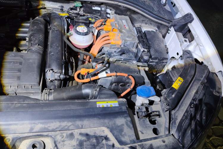 Used Volkswagen Tayron GTE Plug-in Hybrid 2023 280TSI Luxury Plus Advanced Edition Engine Bay Left