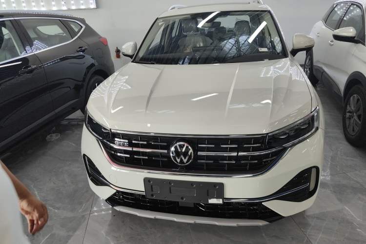 Used Volkswagen Tayron GTE Plug-in Hybrid 2023 280TSI Luxury Plus Advanced Edition Exterior 2