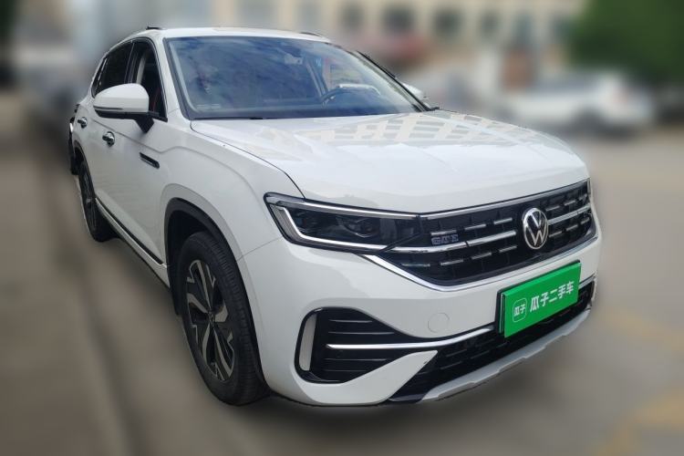 Used Volkswagen Tayron GTE Plug-in Hybrid 2023 280TSI Luxury Plus Advanced Edition Front Right 45 Deg