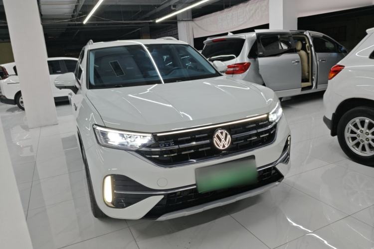 Used Volkswagen Tayron GTE Plug-in Hybrid 2023 280TSI Luxury Plus Advanced Edition Front Right 45 Deg