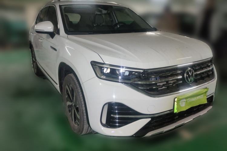 Used Volkswagen Tayron GTE Plug-in Hybrid 2023 280TSI Luxury Plus Advanced Edition Front Right 45 Deg