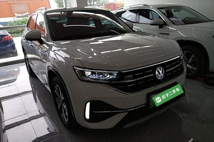 Used Volkswagen Tayron GTE Plug-in Hybrid 2023 280TSI Luxury Plus Advanced Edition Front Right 45 Deg