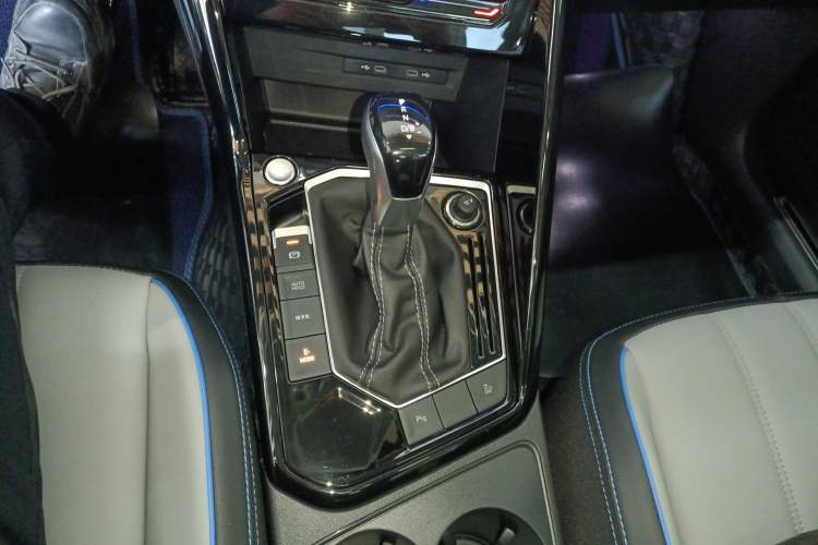 Used Volkswagen Tayron GTE Plug-in Hybrid 2023 280TSI Luxury Plus Advanced Edition Gear Lever