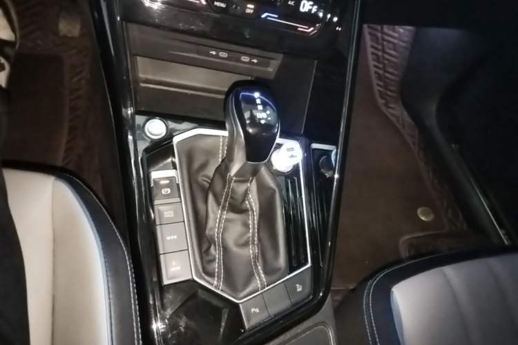 Used Volkswagen Tayron GTE Plug-in Hybrid 2023 280TSI Luxury Plus Advanced Edition Gear Lever