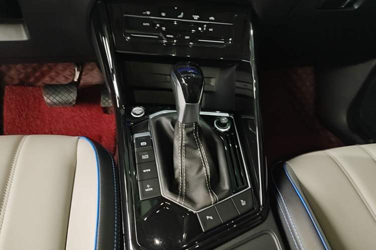 Used Volkswagen Tayron GTE Plug-in Hybrid 2023 280TSI Luxury Plus Advanced Edition Gear Lever