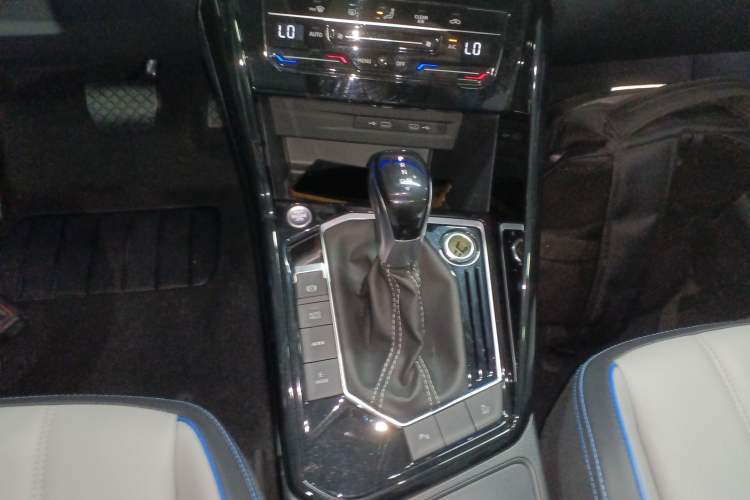 Used Volkswagen Tayron GTE Plug-in Hybrid 2023 280TSI Luxury Plus Advanced Edition Gear Lever