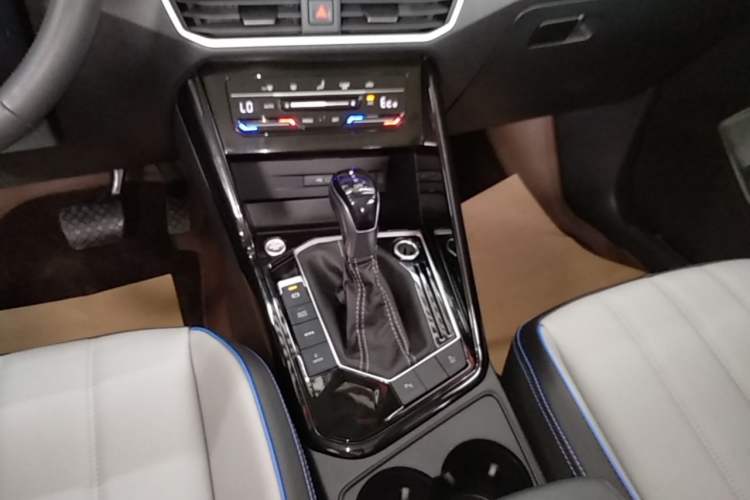 Used Volkswagen Tayron GTE Plug-in Hybrid 2023 280TSI Luxury Plus Advanced Edition Gear Lever