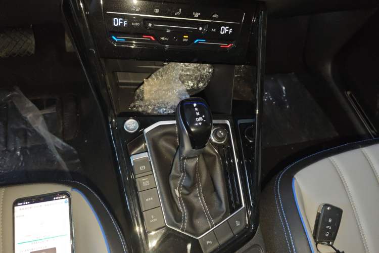 Used Volkswagen Tayron GTE Plug-in Hybrid 2023 280TSI Luxury Plus Advanced Edition Gear Lever