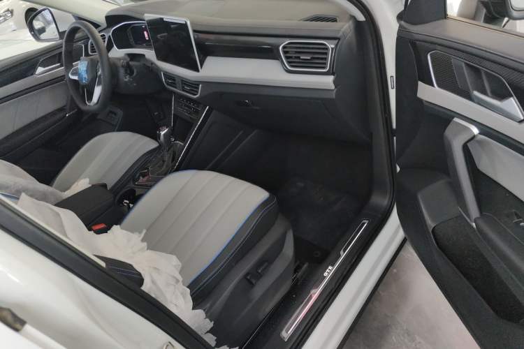 Used Volkswagen Tayron GTE Plug-in Hybrid 2023 280TSI Luxury Plus Advanced Edition Interior 1
