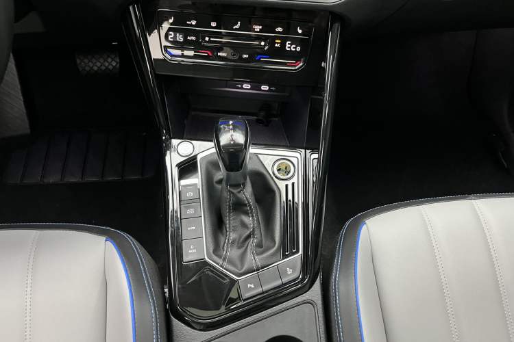Used Volkswagen Tayron GTE Plug-in Hybrid 2023 280TSI Luxury Plus Advanced Edition Interior 10