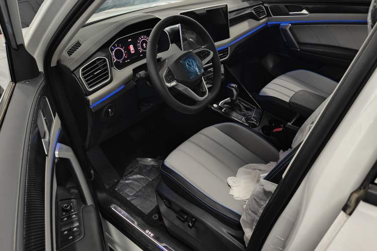 Used Volkswagen Tayron GTE Plug-in Hybrid 2023 280TSI Luxury Plus Advanced Edition Interior 3