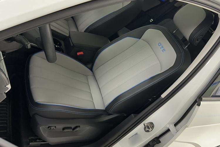 Used Volkswagen Tayron GTE Plug-in Hybrid 2023 280TSI Luxury Plus Advanced Edition Interior 3