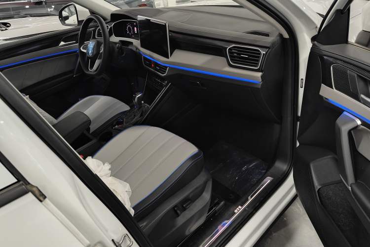 Used Volkswagen Tayron GTE Plug-in Hybrid 2023 280TSI Luxury Plus Advanced Edition Interior 4