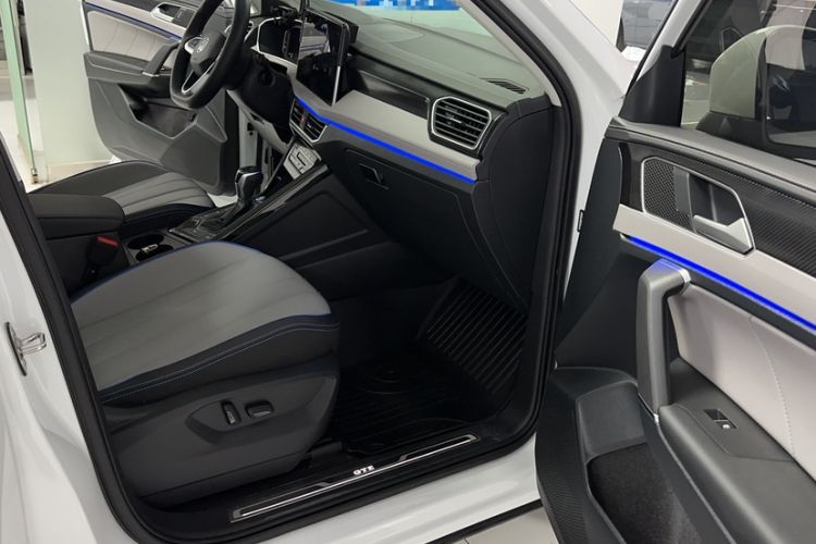 Used Volkswagen Tayron GTE Plug-in Hybrid 2023 280TSI Luxury Plus Advanced Edition Interior 4