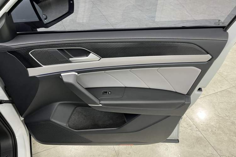 Used Volkswagen Tayron GTE Plug-in Hybrid 2023 280TSI Luxury Plus Advanced Edition Interior 6