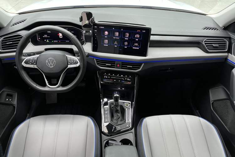 Used Volkswagen Tayron GTE Plug-in Hybrid 2023 280TSI Luxury Plus Advanced Edition Interior 8