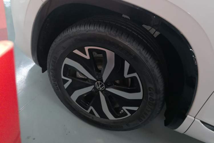 Used Volkswagen Tayron GTE Plug-in Hybrid 2023 280TSI Luxury Plus Advanced Edition Left Front Wheel Hub