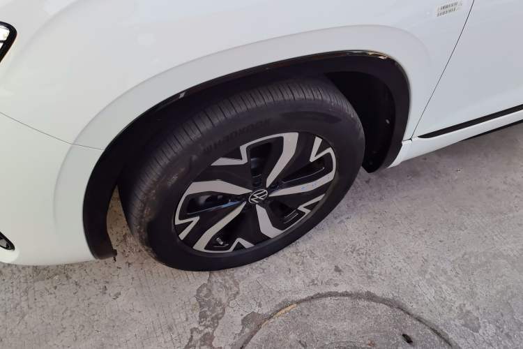 Used Volkswagen Tayron GTE Plug-in Hybrid 2023 280TSI Luxury Plus Advanced Edition Left Front Wheel Hub