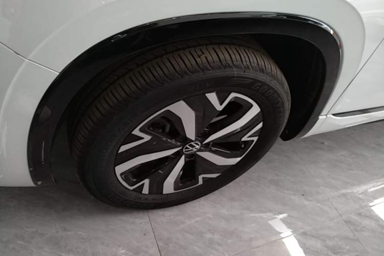 Used Volkswagen Tayron GTE Plug-in Hybrid 2023 280TSI Luxury Plus Advanced Edition Left Front Wheel Hub