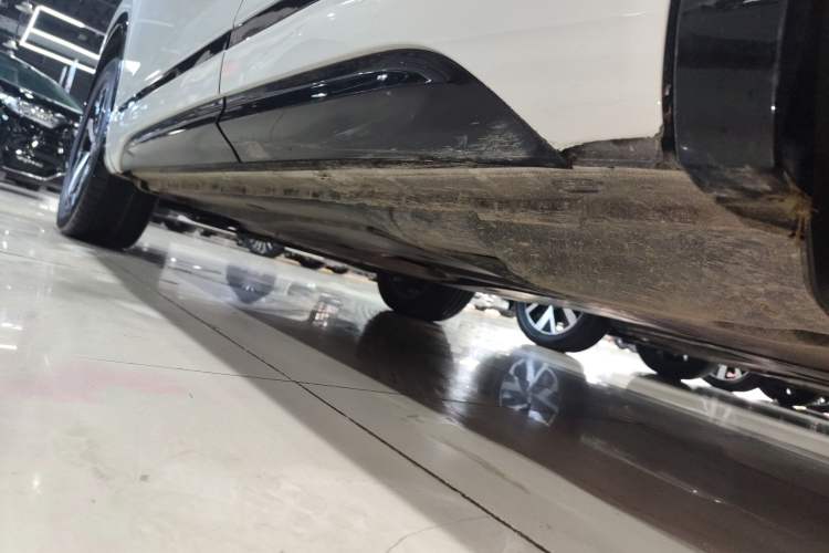 Used Volkswagen Tayron GTE Plug-in Hybrid 2023 280TSI Luxury Plus Advanced Edition Left Side Sill