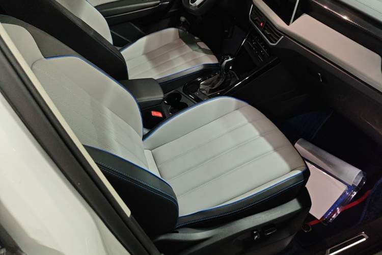 Used Volkswagen Tayron GTE Plug-in Hybrid 2023 280TSI Luxury Plus Advanced Edition Right Front Seat