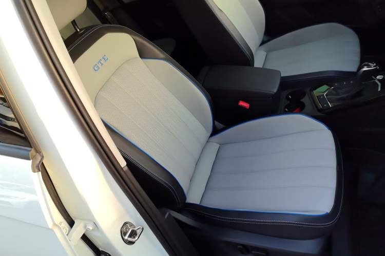 Used Volkswagen Tayron GTE Plug-in Hybrid 2023 280TSI Luxury Plus Advanced Edition Right Front Seat