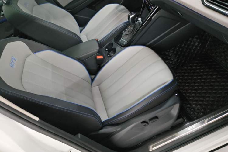 Used Volkswagen Tayron GTE Plug-in Hybrid 2023 280TSI Luxury Plus Advanced Edition Right Front Seat