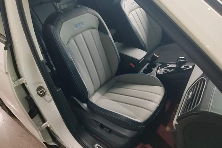 Used Volkswagen Tayron GTE Plug-in Hybrid 2023 280TSI Luxury Plus Advanced Edition Right Front Seat