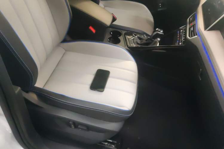 Used Volkswagen Tayron GTE Plug-in Hybrid 2023 280TSI Luxury Plus Advanced Edition Right Front Seat