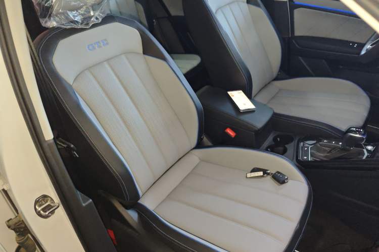 Used Volkswagen Tayron GTE Plug-in Hybrid 2023 280TSI Luxury Plus Advanced Edition Right Front Seat