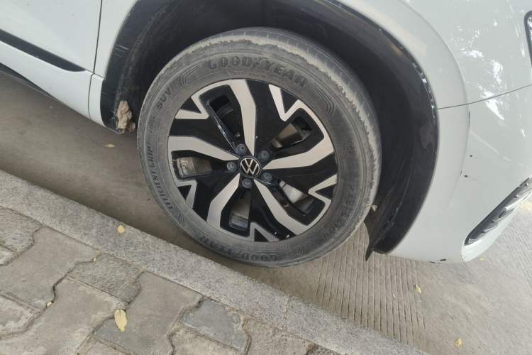 Used Volkswagen Tayron GTE Plug-in Hybrid 2023 280TSI Luxury Plus Advanced Edition Right Front Wheel Hub