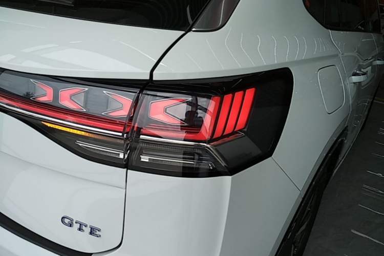 Used Volkswagen Tayron GTE Plug-in Hybrid 2023 280TSI Luxury Plus Advanced Edition Right Rear Taillight