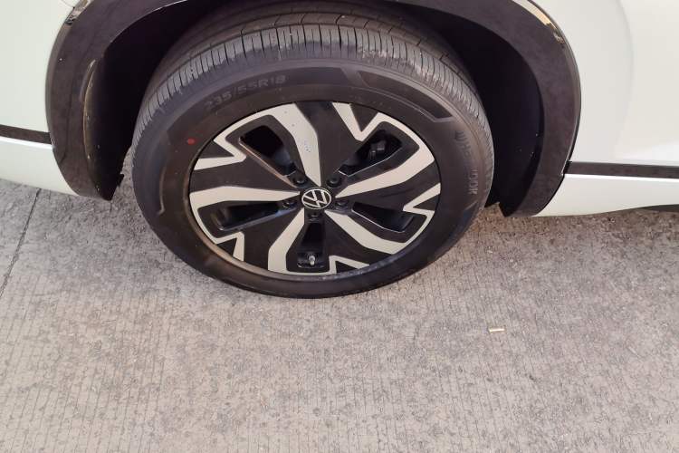 Used Volkswagen Tayron GTE Plug-in Hybrid 2023 280TSI Luxury Plus Advanced Edition Right Rear Wheel Hub