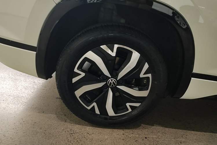 Used Volkswagen Tayron GTE Plug-in Hybrid 2023 280TSI Luxury Plus Advanced Edition Right Rear Wheel Hub