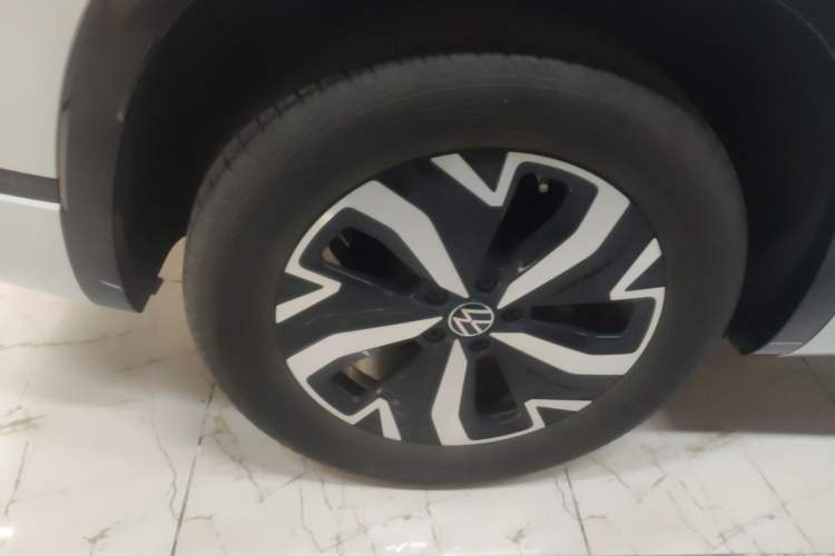 Used Volkswagen Tayron GTE Plug-in Hybrid 2023 280TSI Luxury Plus Advanced Edition Right Rear Wheel Hub