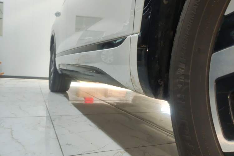 Used Volkswagen Tayron GTE Plug-in Hybrid 2023 280TSI Luxury Plus Advanced Edition Right Side Sill