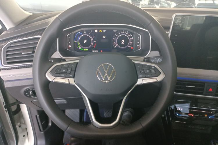Used Volkswagen Tayron GTE Plug-in Hybrid 2023 280TSI Luxury Plus Advanced Edition Steering Wheel
