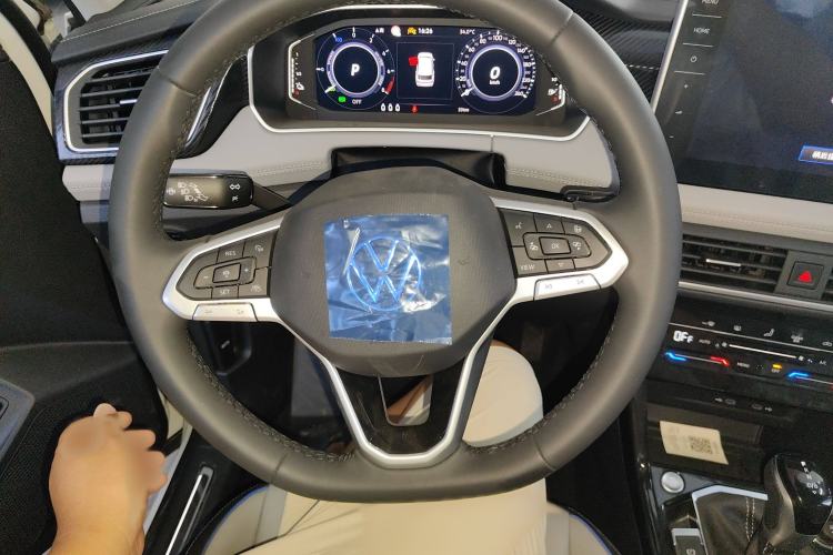 Used Volkswagen Tayron GTE Plug-in Hybrid 2023 280TSI Luxury Plus Advanced Edition Steering Wheel