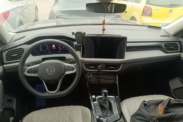 Used Volkswagen Tayron GTE Plug-in Hybrid 2024 280TSI Luxury Plus Advanced Edition Center Console