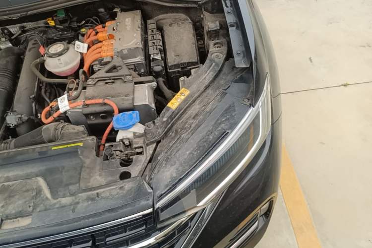 Used Volkswagen Tayron GTE Plug-in Hybrid 2024 280TSI Luxury Plus Advanced Edition Engine Bay Left