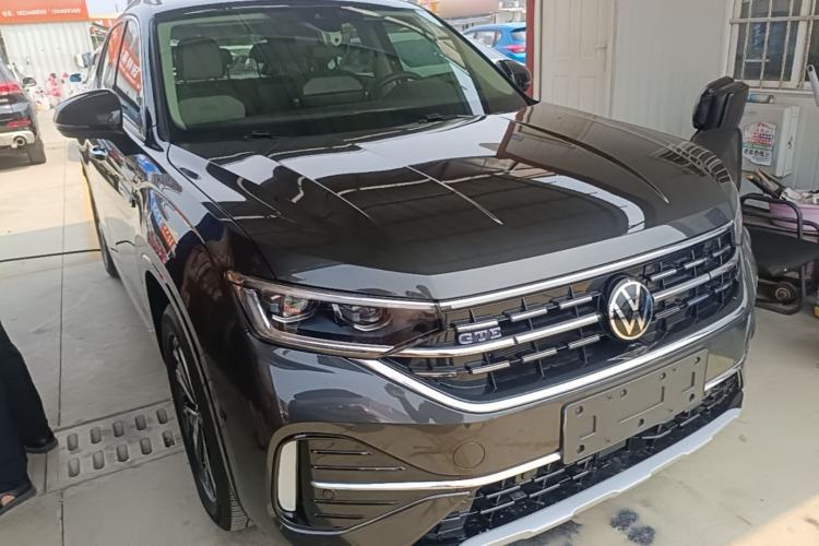 Used Volkswagen Tayron GTE Plug-in Hybrid 2024 280TSI Luxury Plus Advanced Edition Front Right 45 Deg