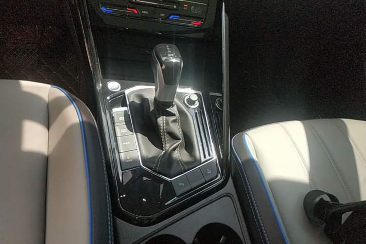 Used Volkswagen Tayron GTE Plug-in Hybrid 2024 280TSI Luxury Plus Advanced Edition Gear Lever