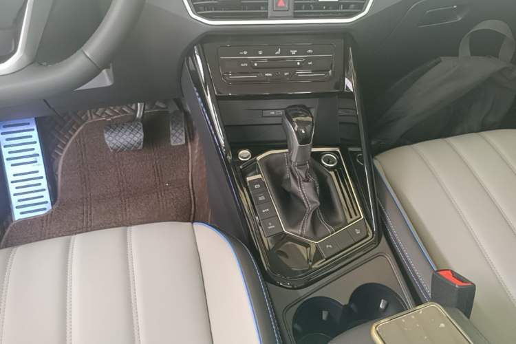 Used Volkswagen Tayron GTE Plug-in Hybrid 2024 280TSI Luxury Plus Advanced Edition Gear Lever