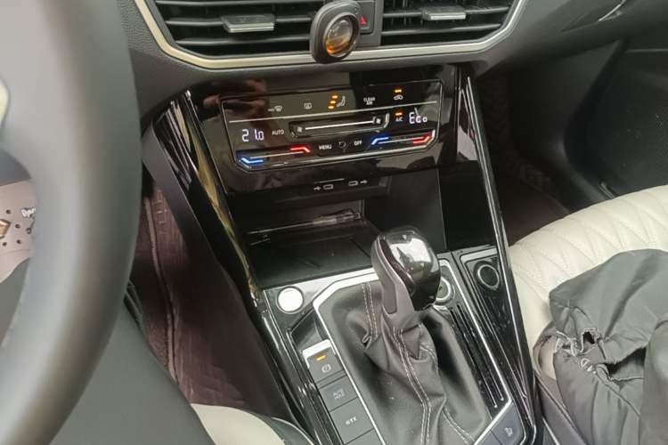 Used Volkswagen Tayron GTE Plug-in Hybrid 2024 280TSI Luxury Plus Advanced Edition Gear Lever
