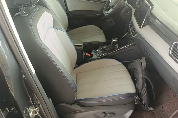 Used Volkswagen Tayron GTE Plug-in Hybrid 2024 280TSI Luxury Plus Advanced Edition Right Front Seat