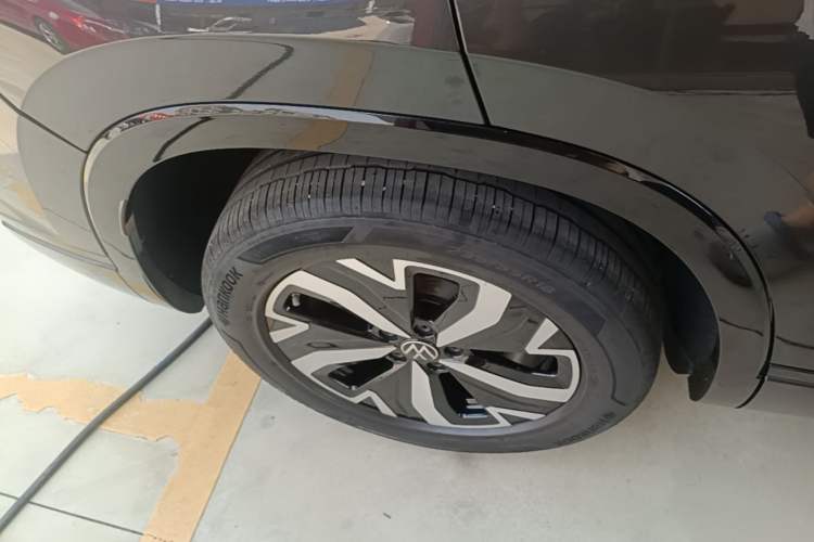 Used Volkswagen Tayron GTE Plug-in Hybrid 2024 280TSI Luxury Plus Advanced Edition Right Rear Wheel Hub